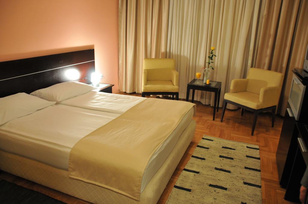 Hotel Beograd Lukavica Стая снимка