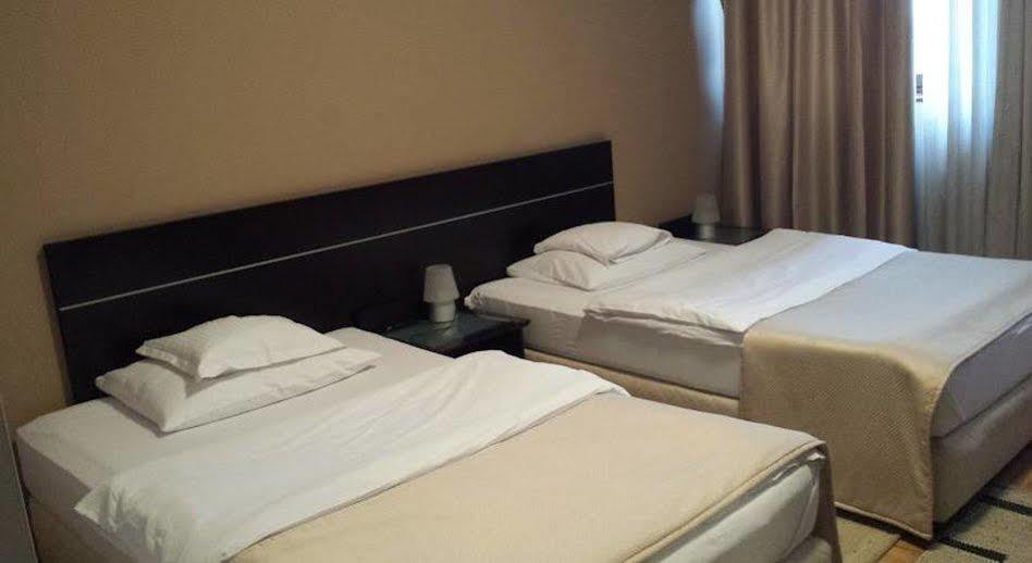 Hotel Beograd Lukavica Екстериор снимка